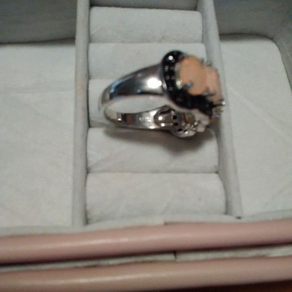 NWOT BEAUTIFUL SIZE 7 RING - Picture 3 of 8